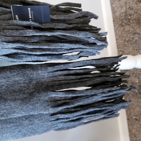 Lucky Brand dark gray solid brushed scarf with fringe NWT - Picture 5 of 6